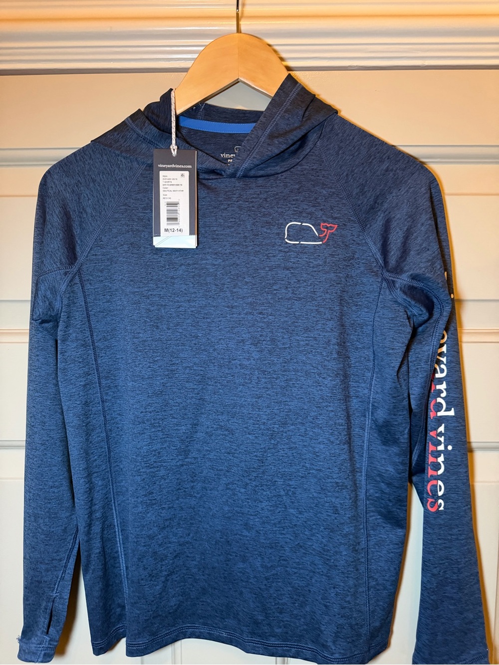 NWT: Vineyard Vines Pullover/Hoodie Shirt (Size M)